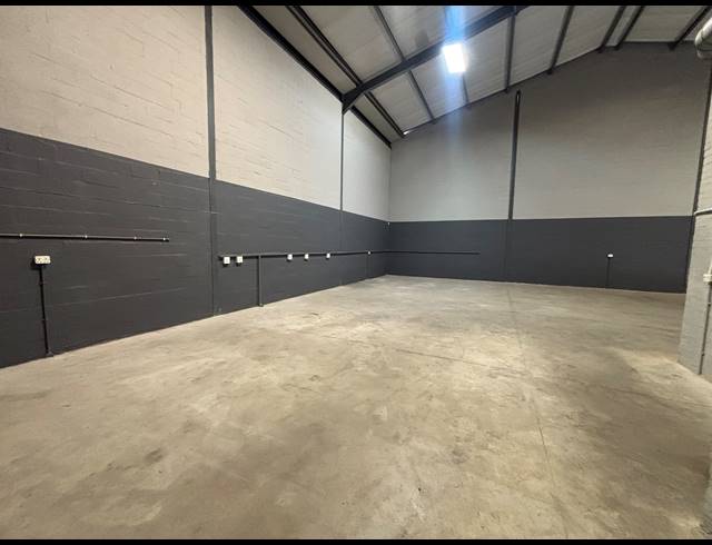 302M² WAREHOUSE TO LET IN STIKLAND INDUSTRIAL